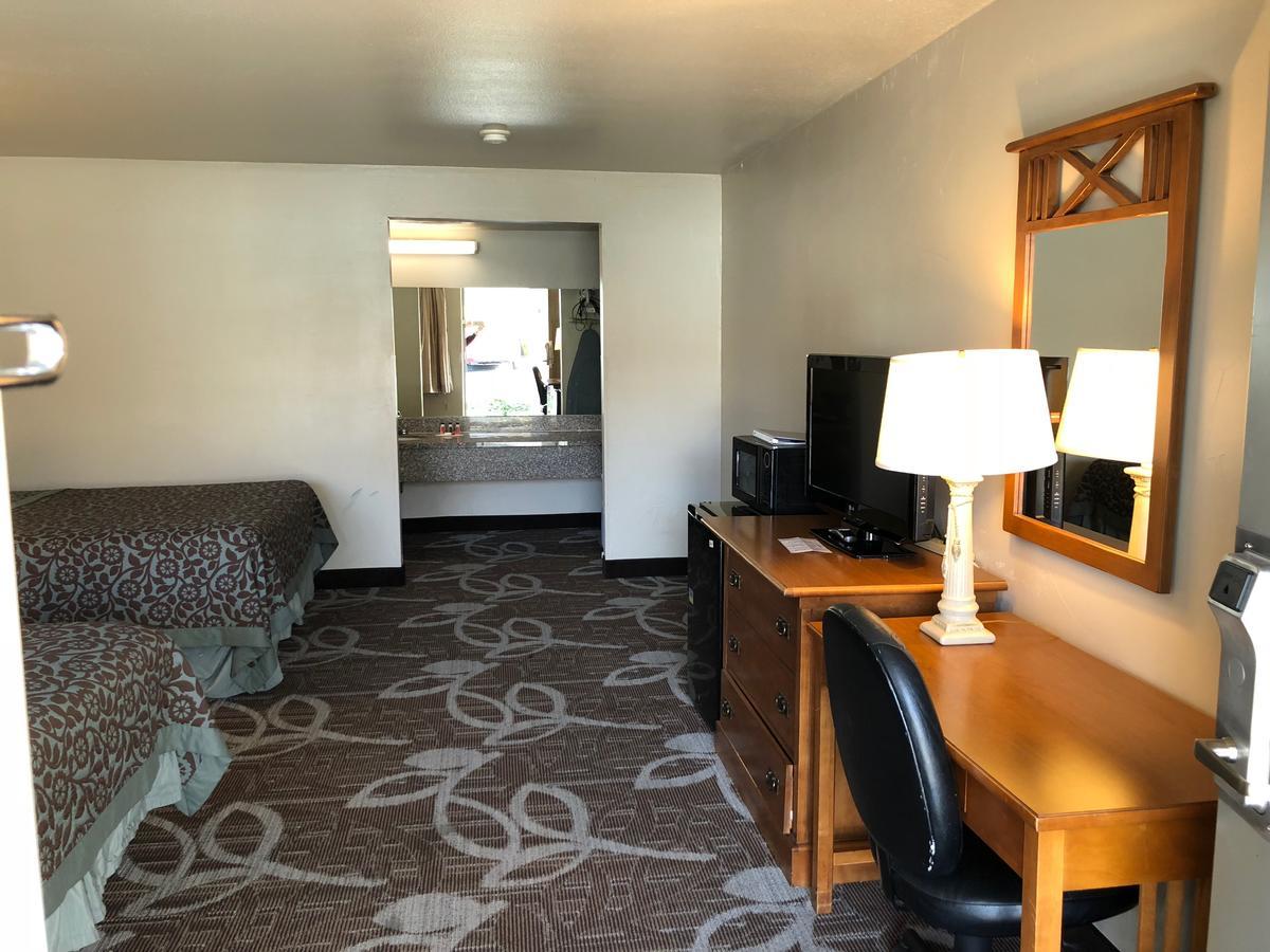 Days Inn By Wyndham Provo Esterno foto