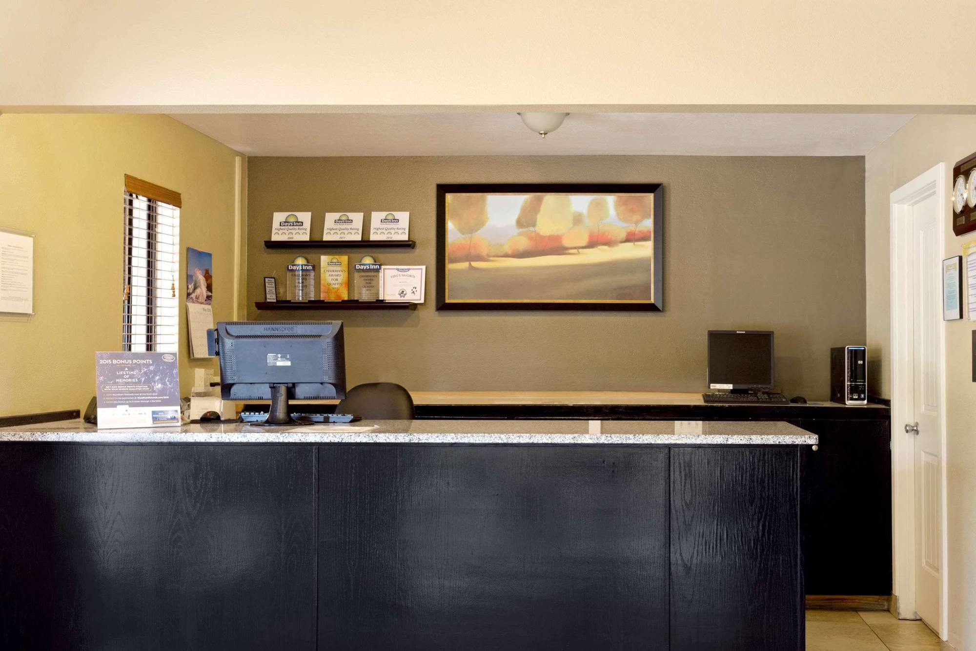 Days Inn By Wyndham Provo Esterno foto