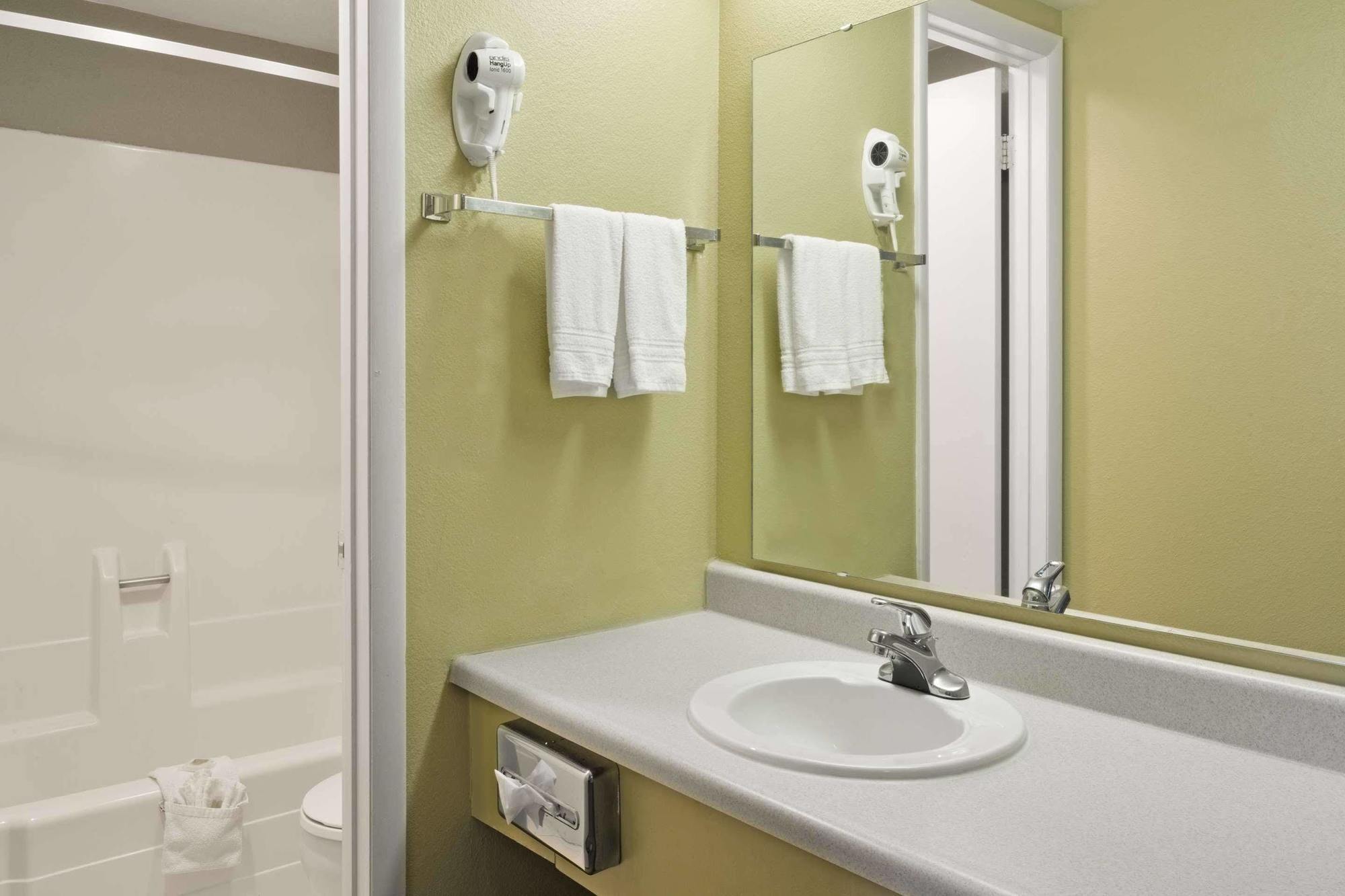 Days Inn By Wyndham Provo Esterno foto