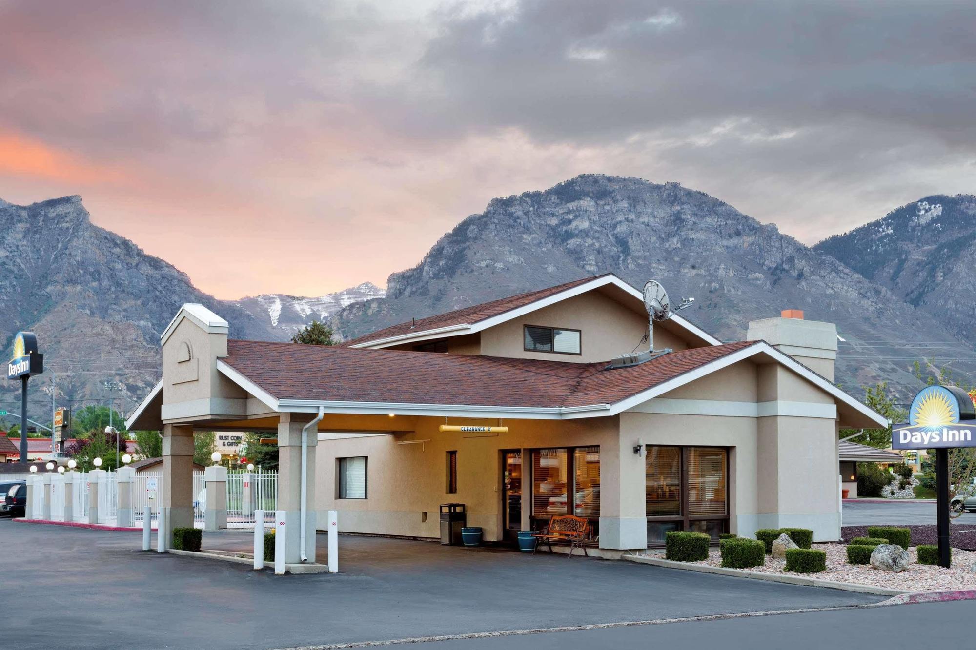 Days Inn By Wyndham Provo Esterno foto